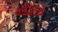 Film horor "Kemah Terlarang: Kesurupan Massal" yang terinspirasi dari kisah nyata, kini tayang di Netflix dan mengisahkan kejadian mencekam saat perkemahan siswa di hutan Wana Alus.