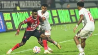 Bali United gagal memberikan kado indah kepada pendukungnya, sementara Malut United tampil mengagumkan dalam laga Liga 1 yang penuh kejutan.