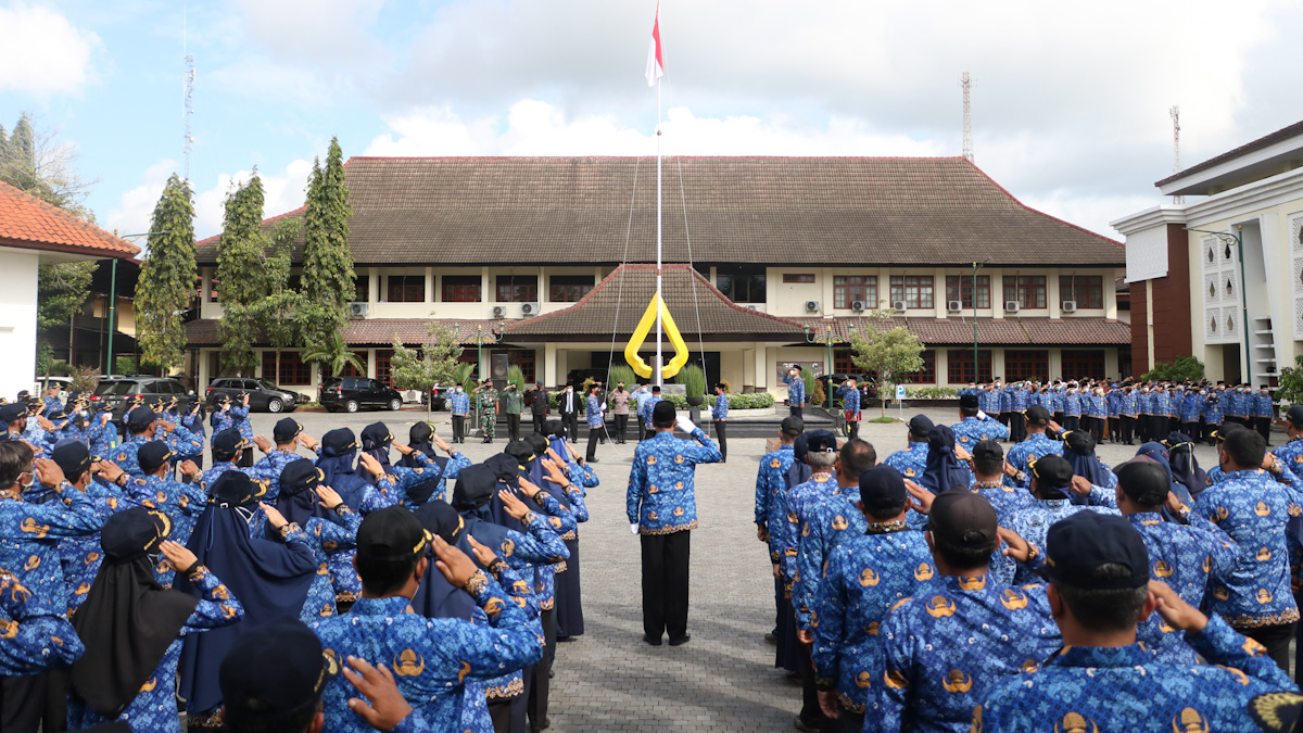 PNS dan PPPK kini bisa tersenyum lebar dengan peningkatan kesejahteraan, termasuk tunjangan kinerja hingga 70% dan jaminan kesehatan gratis, sementara SK PPPK bisa dijadikan jaminan utang di bank.